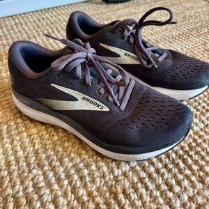 Brooks Women’s Ghost 16 Neutral Running Shoe